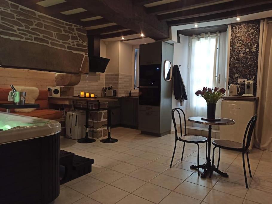L'Etreinte, Gite De Charme Avec Jacuzzi Interieur Et Sauna Guéméné-sur-Scorff Esterno foto