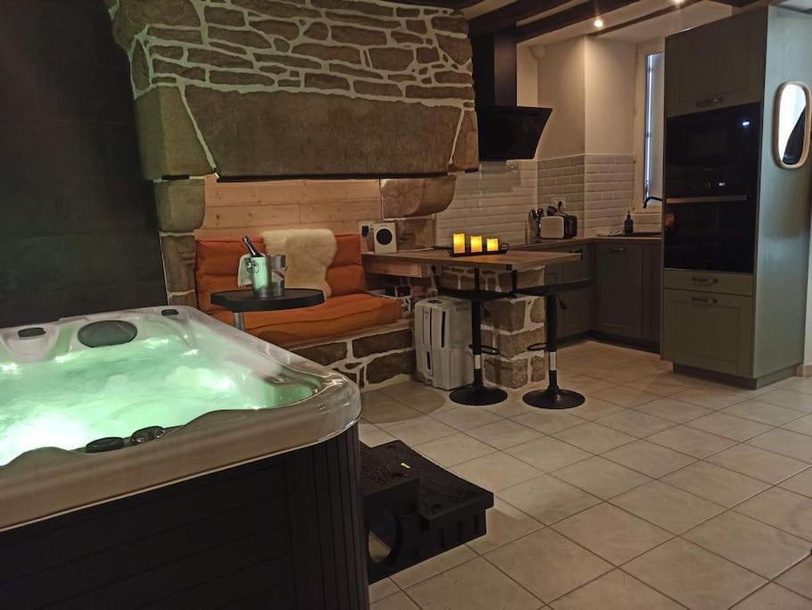 L'Etreinte, Gite De Charme Avec Jacuzzi Interieur Et Sauna Guéméné-sur-Scorff Esterno foto